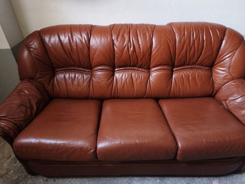 Bom dia vendo 1sofa cama e 2 sofás pequenos,, usados más em muito bom