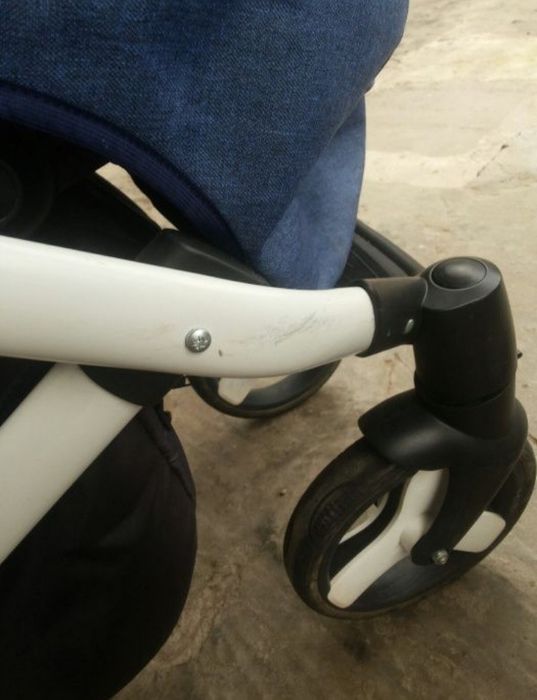 Універсальна коляска Mikrus Cruiser 2 в 1

 
Просторная пластиковая л