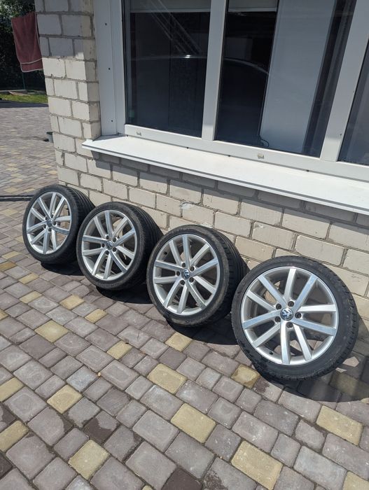Титанові диски r 18 з резиною