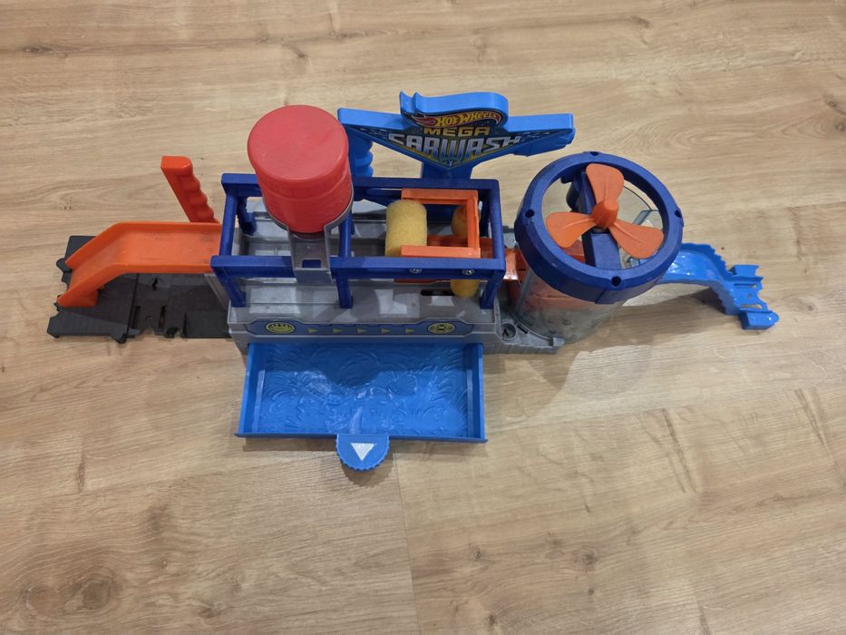 Трек Hot Wheels Мегаавтомийка (Mega Carwash) оригінал