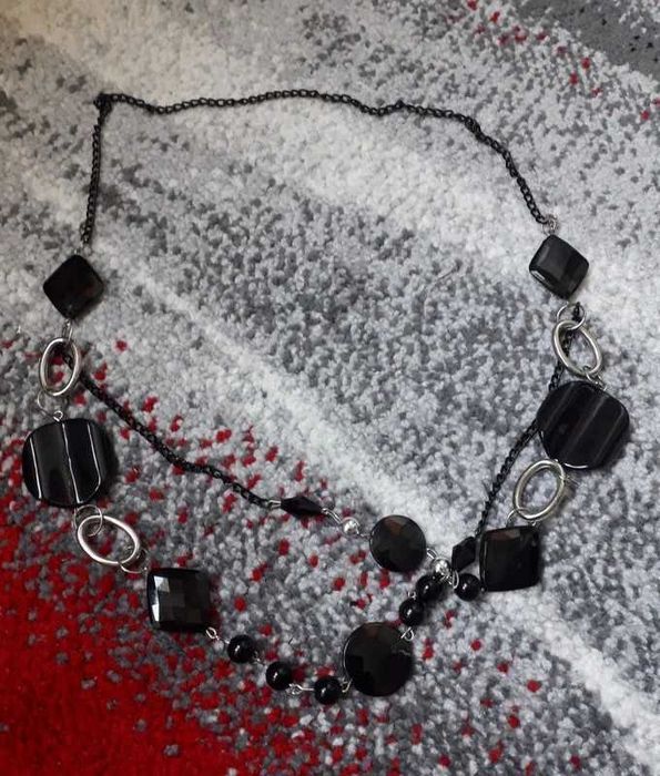 Naszyjnik czarno srebrny - sztuczna biżuteria