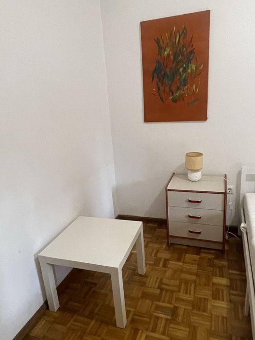Alugo quarto mobilado .