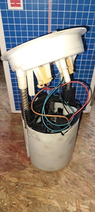 Pompka pompa paliwa bmw 1 benzyna 1,5 207