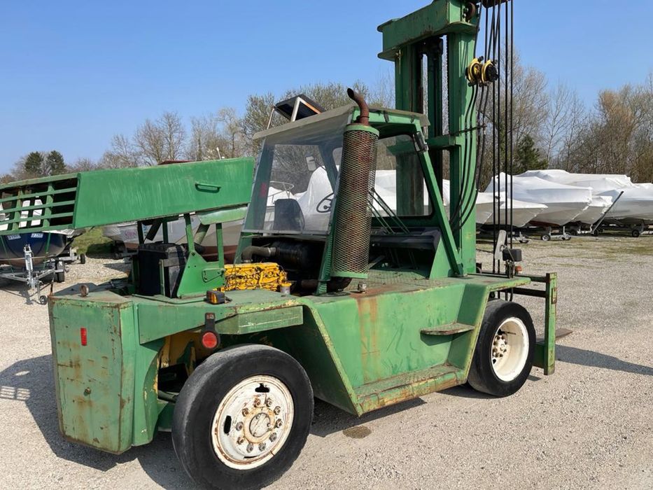 Widlak Clark waga 13500 kg