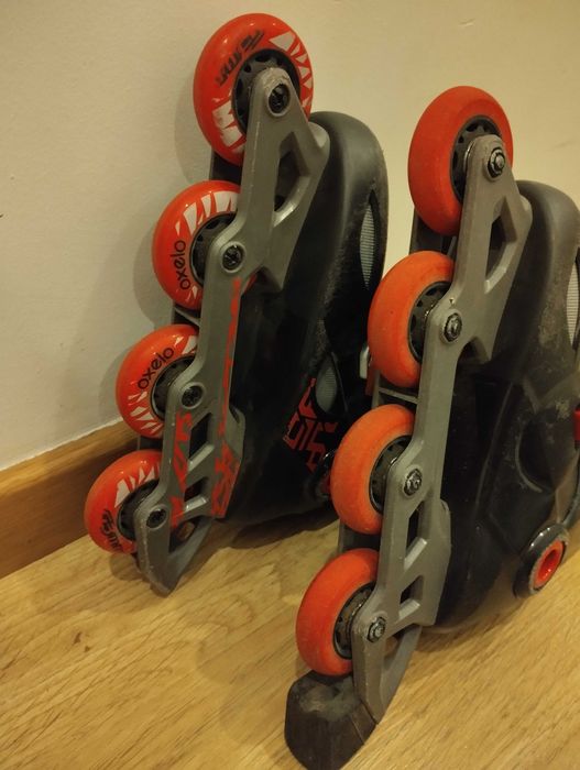 Patins em linha para criança. Marca Oxelo. Muito bem conservados!