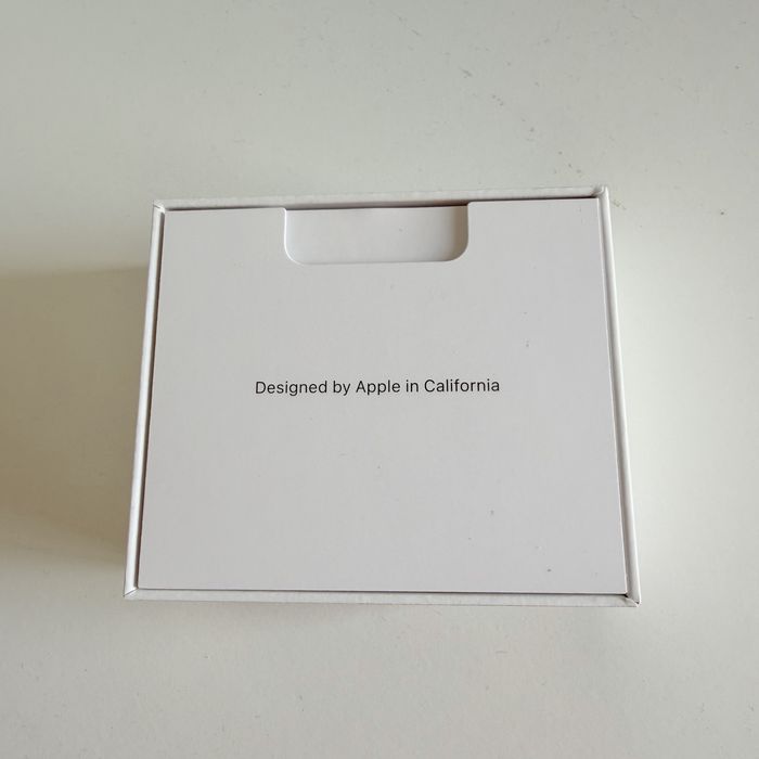 Vendo AirPods Pro 3 Original menos de 2 meses de uso com garantia de 3 anos do Auchan e 1 ano da Apple tenho a facura da compra