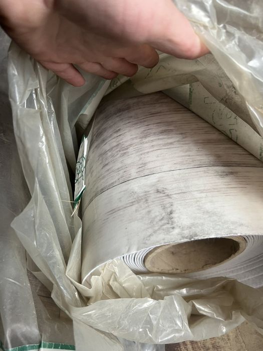 Продається лінолеум з нових рулонів та рулони працюєм по передоплаті
