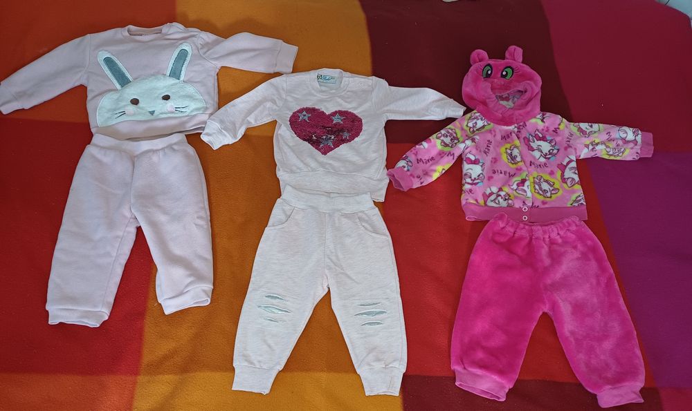 Для дівчинки 68 -74розмір