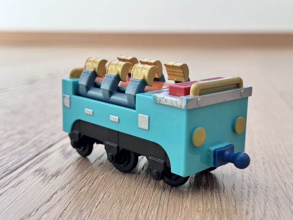 Stacyjkowo tory wagon i znak