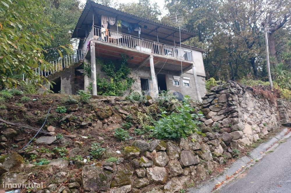 Oportunidade Única: 2 Artigos Urbanos para Obras + 3 Terrenos-Alvite