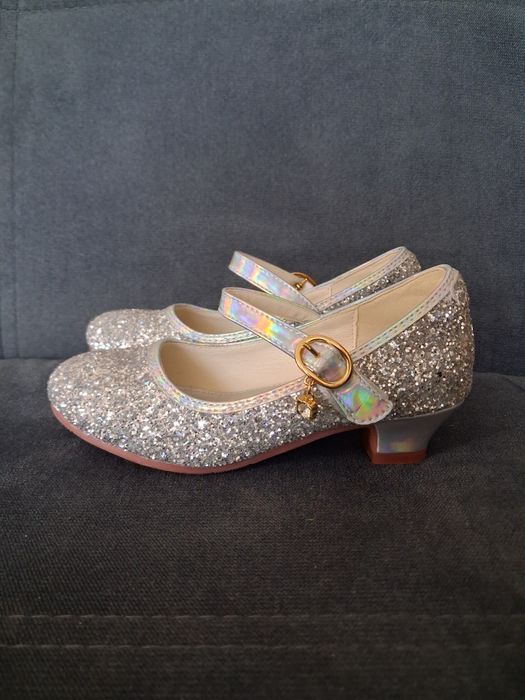 Buty na obcasie dla dziewczynki 32