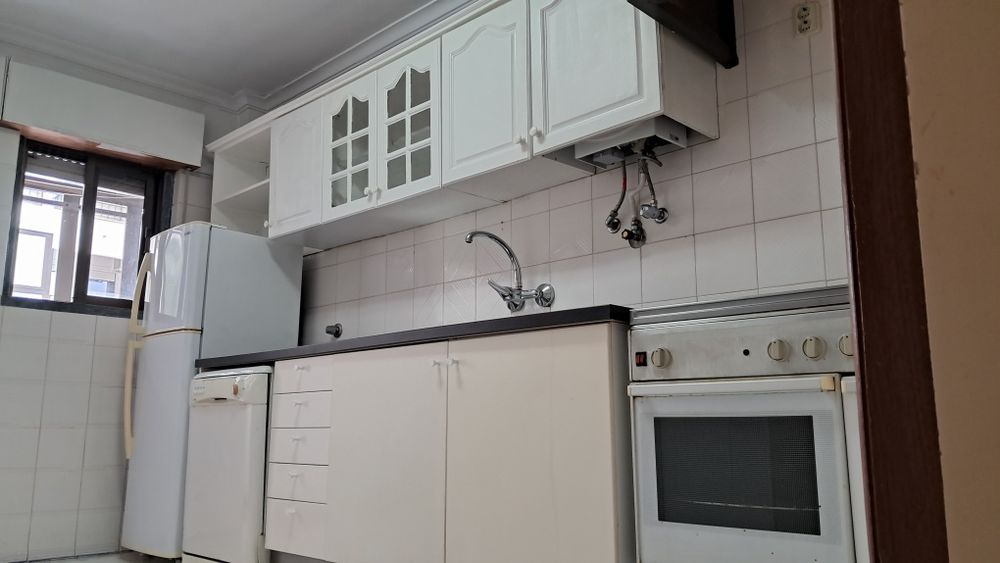 T1, com cozinha equipada na Parede
