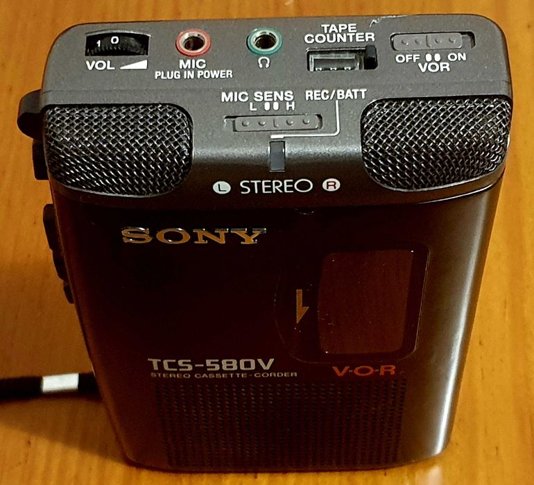 Gravador cassetes Sony.
