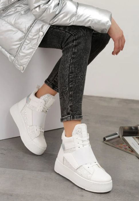 Nowe Sneakersy na platformie z delikatnym protektorem 37