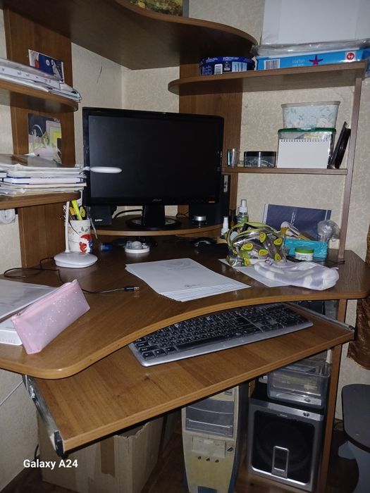 Стіл комп'ютерний,  кутовий