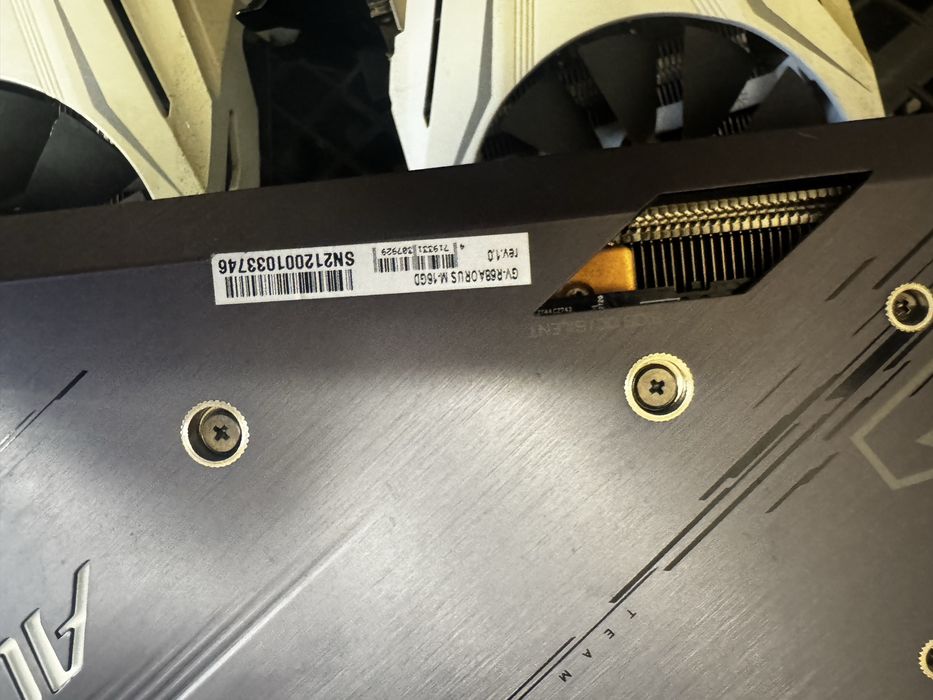 Gigabyte AORUS Radeon RX 6800 MASTER 16G (модель GV-R68AORUS M-16GD).