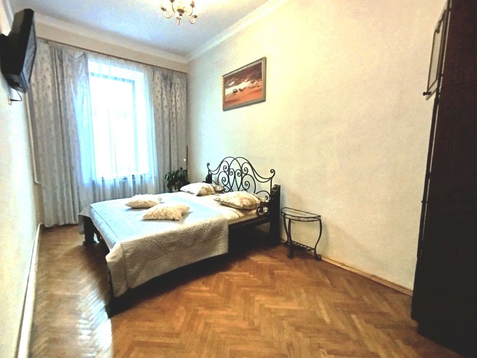 Подобово центр 3 кімн.для 6-8 оіб біля Оперного театру