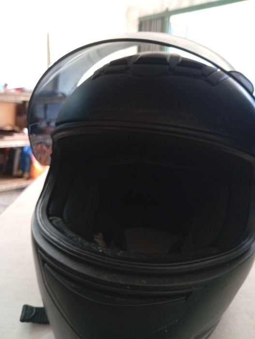 Capacete preto usado