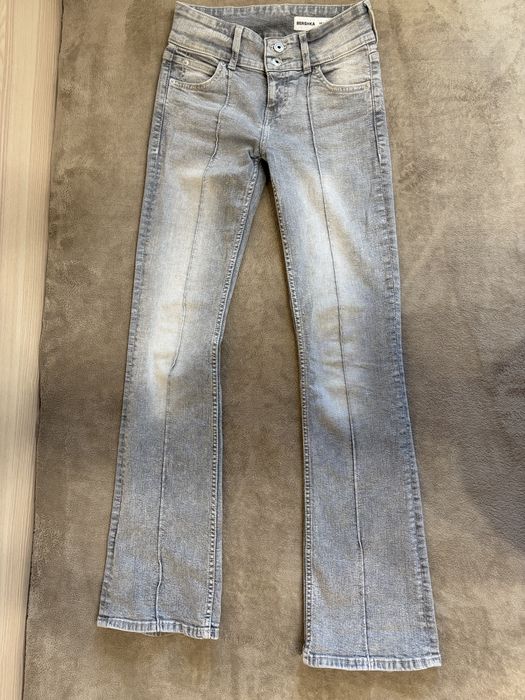 Сірі джинси Bershka буткат