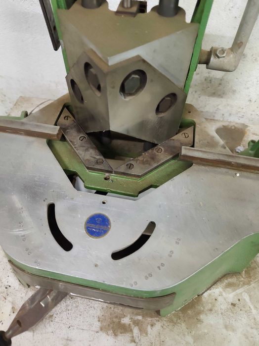 Wykrawarka do naroży