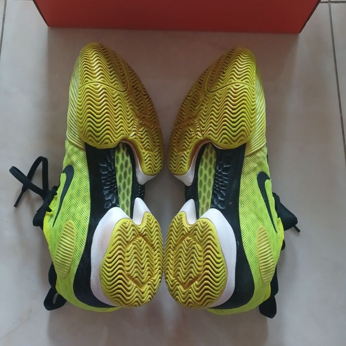 Buty Nike AIR ZOOM Ultra React HC do tenisa 42/26,5 cm