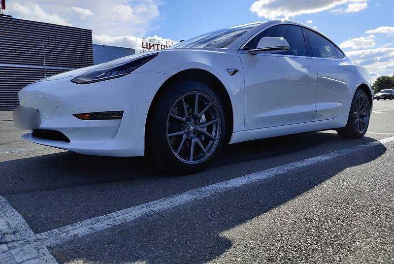 Tesla Model 3  2020