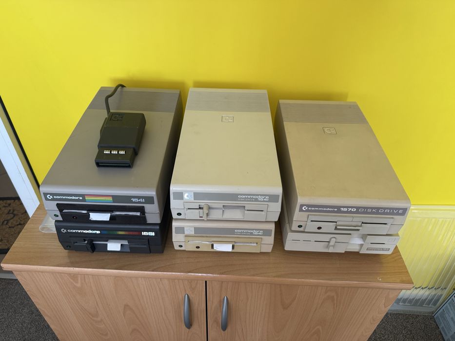 Commodore 1551 1570 1571 1541 stacje dysków – kolekcja 6 szt. sprawne