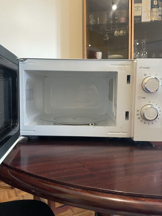 Microondas P70T20L-V7A Tom