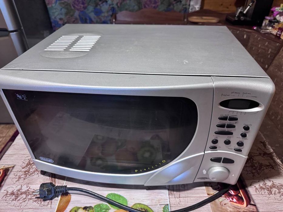 Мікрохвильовка DeLonghi