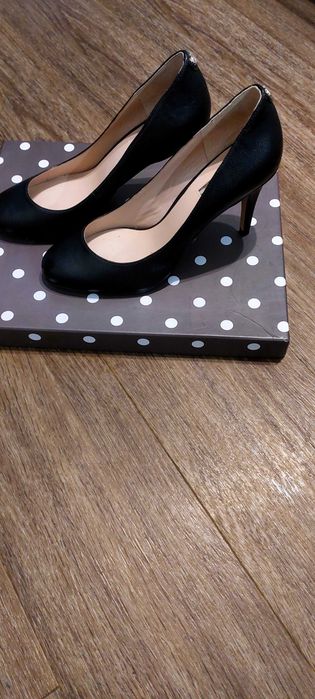 Туфлі чорні Guess 37р