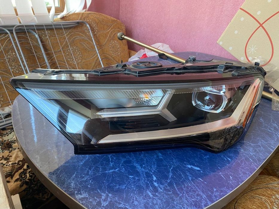 LED фари Audi Q7 2020 рік