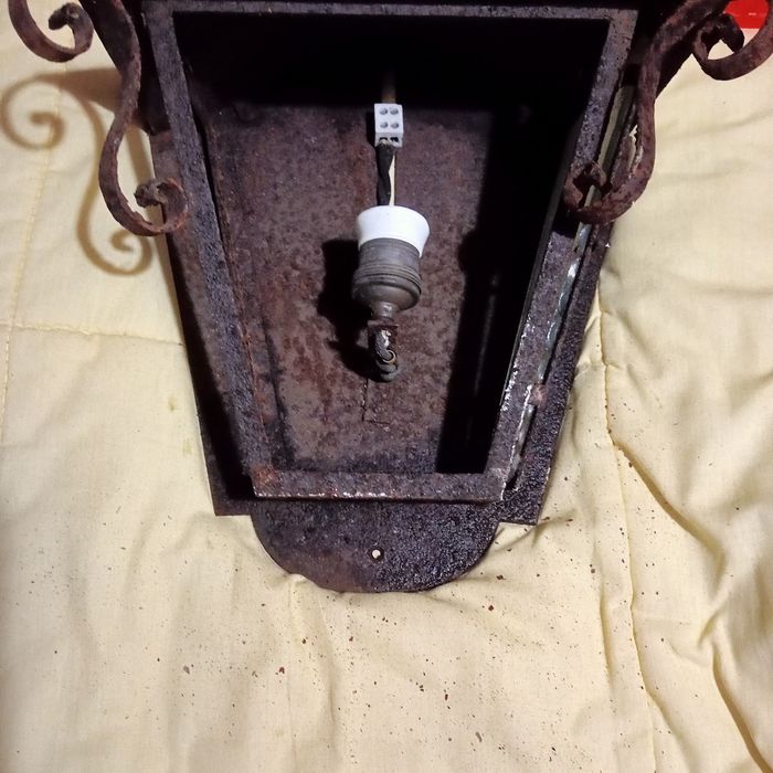 Candeeiro de entrada em ferro forjado