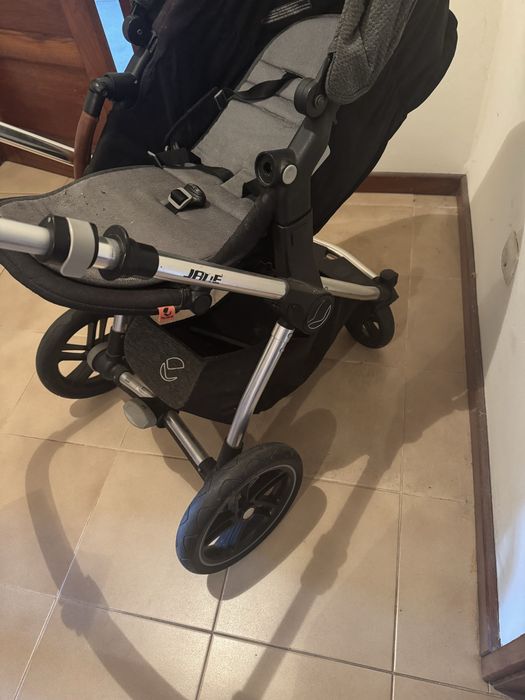 Carrinho de bebe com ovo
