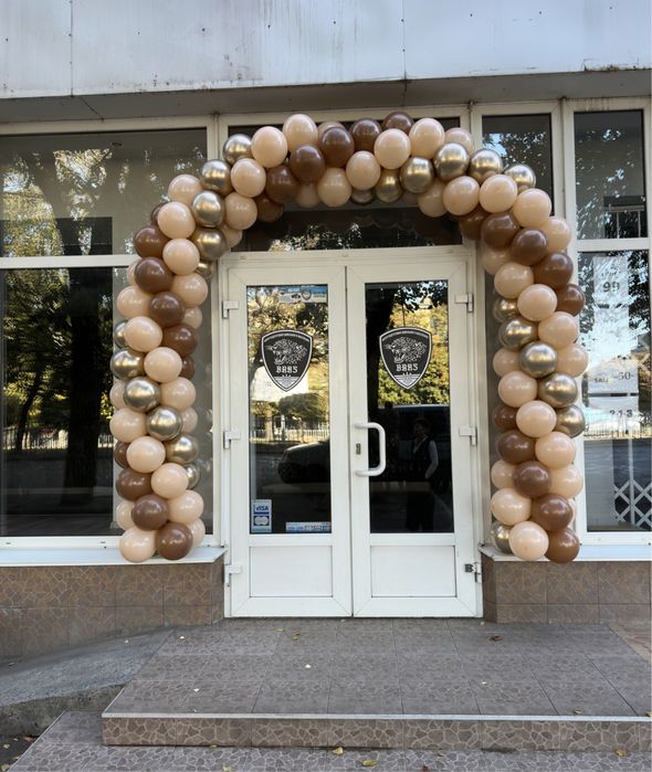 Арки из воздушных шаров, украшение магазинов шарами, фотозона