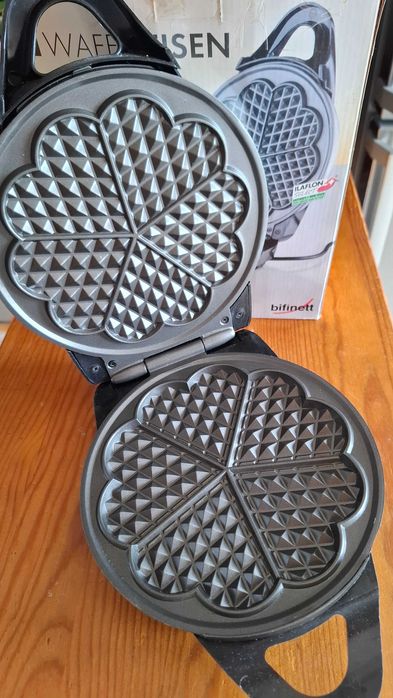 máquina para fazer waffles marca Bifinett