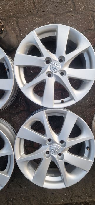 Felgi aluminiowe oryginalne Toyota 6x16 et51 4x100