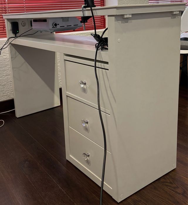 Mesa de manicure com aspirador