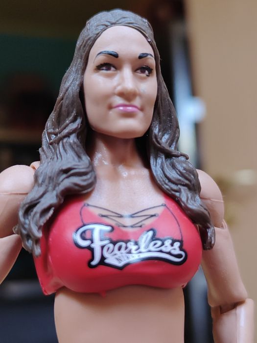 Figurka Nikki Bella WWE. 18cm Mattel.