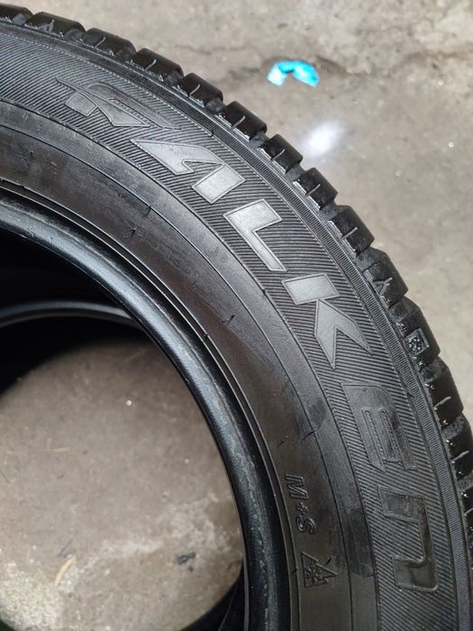 Pneus 205/65r16 Falken HS449 EuroWinter com 85% piso