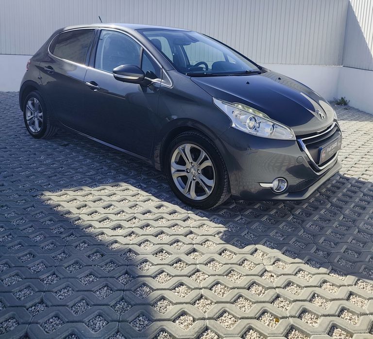 Peugeot 208 1.2 ALLURE Revisão efetuada (distribuição trocada)