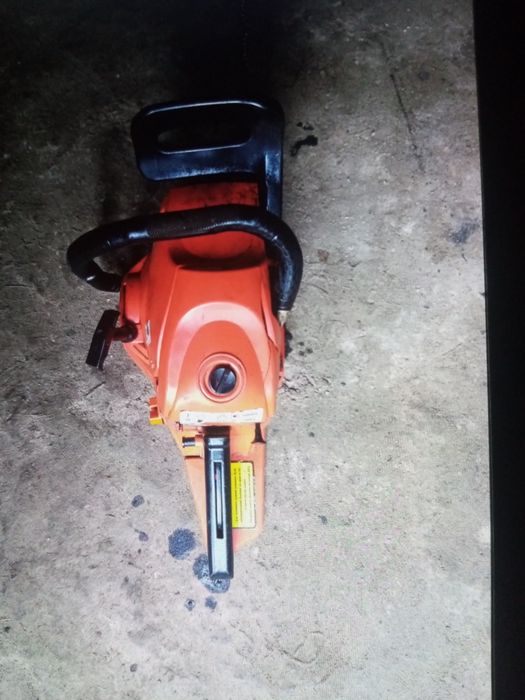 Неробоча китайська бензопила