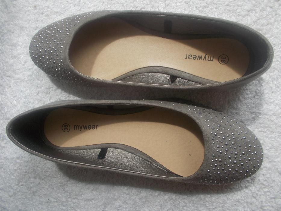 Buty, balerinki beżowe z cekinami, nowe baleriny