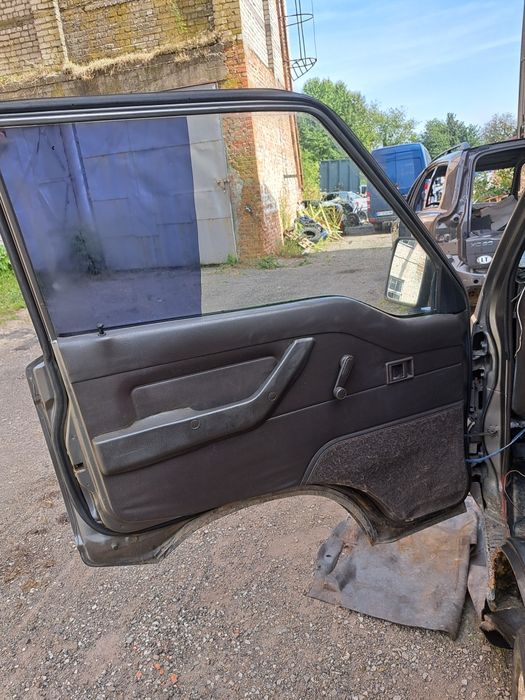 Двері дверка Mitsubishi L300 2.5td