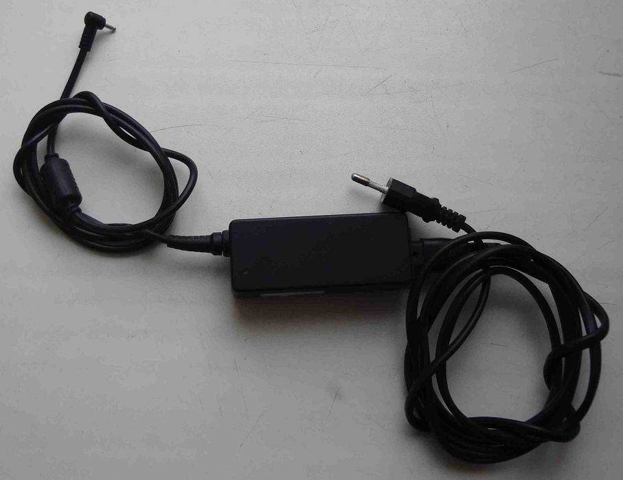 Блок питания Asus 19V 2.1A модель EXA0901XH Сетевая зарядка