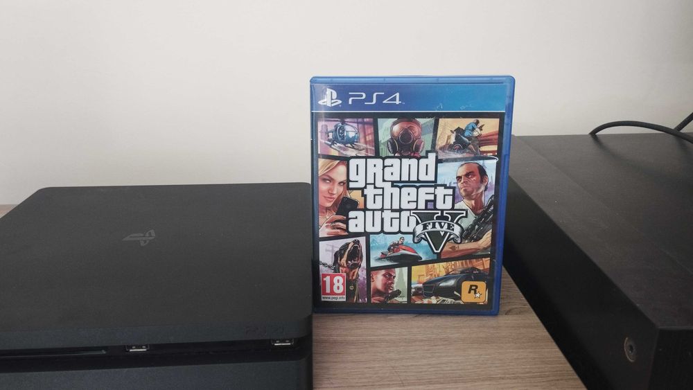 PS4 Slim 1TB + Jogo GTA 5 + 1 Comando NOVO + Cabos