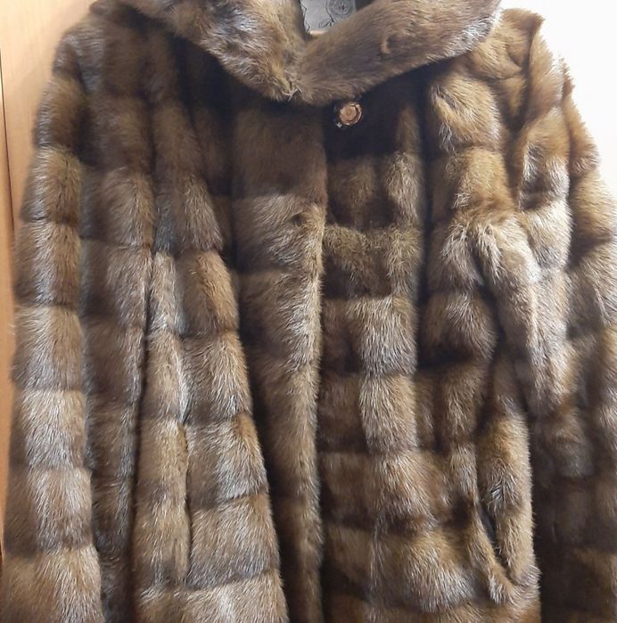 Доставка бесплатно по Одессе!Продам норковую шубу с капюшоном