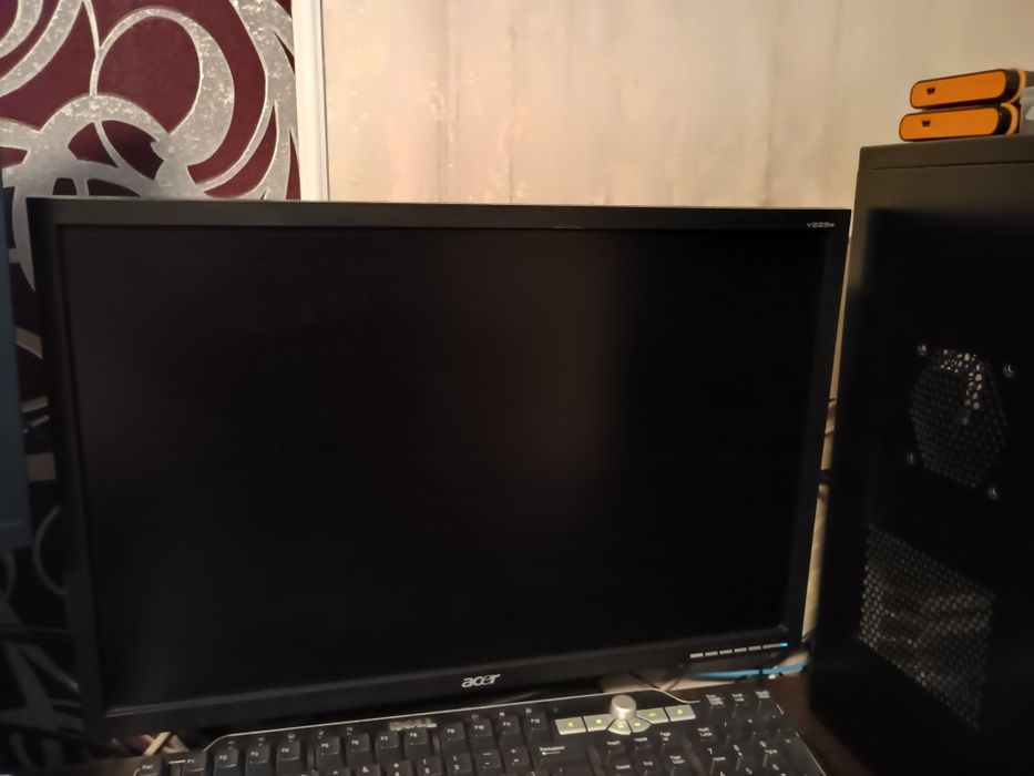 Acer V223w монітор