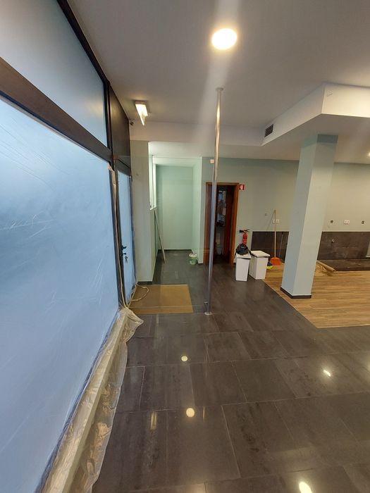 Aluga-se Loja 2 frentes Montes Caulinos, Senhora da Hora Custóias