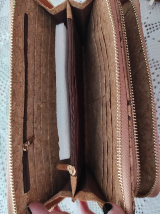 Carteira e porta moedas de mão