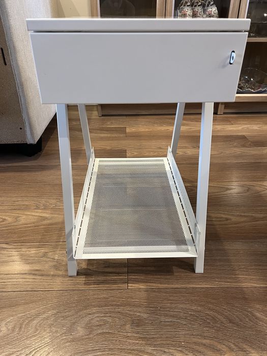 Ikea Trotten, kontenerek pod biurko